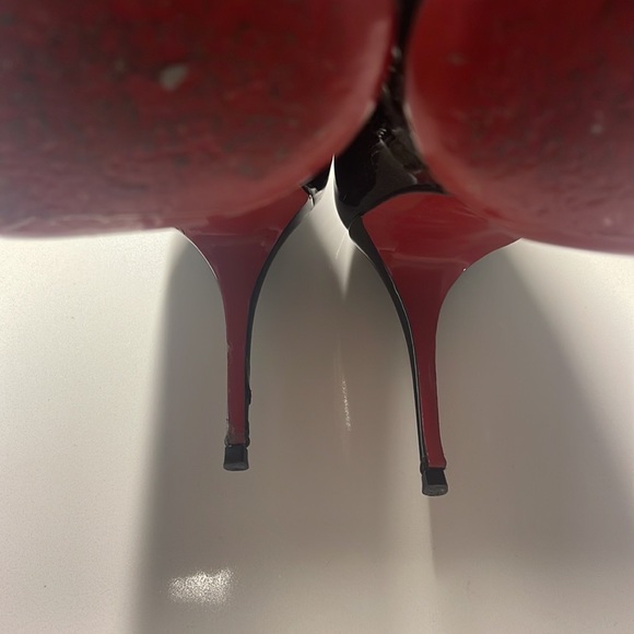 CHRISTIAN LOUBOUTIN - Picture 6 of 13